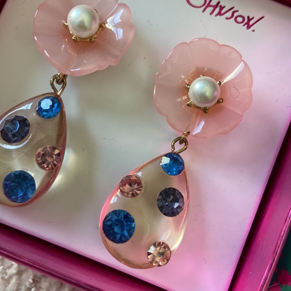 Betsey Johnson flower earrings. - Picture 7 of 7